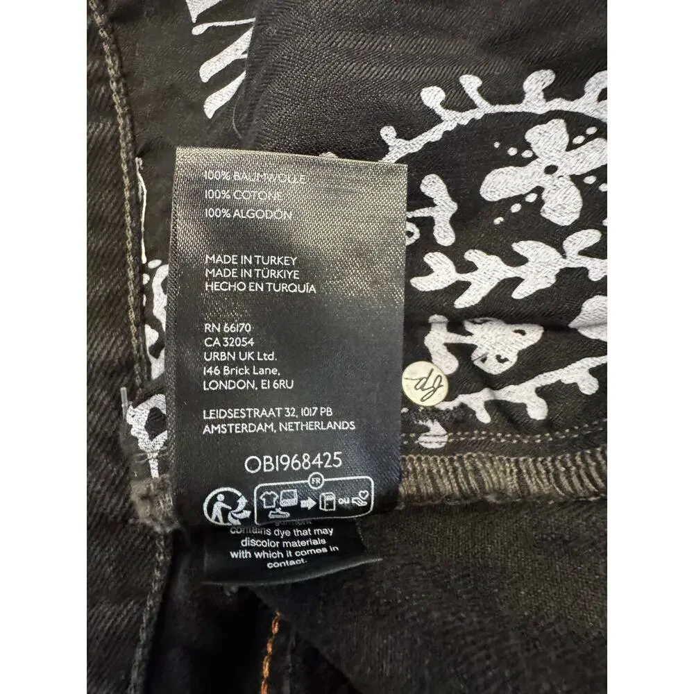 We The Free Ghost Town High Rise Long Shorts Black Raw Hem Size 33 NWT